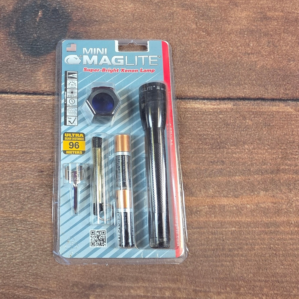 Maglite Flashlight AA Black New Mini Maglite Xenon Lamp Combo Pack M2A01CL